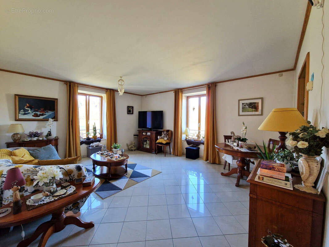 Appartement à DUNG