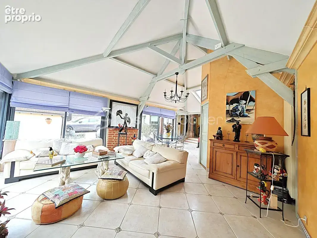 À 10 minutes de RAMBOUILLET, propriété de 220 m² habitable sur terrain de 940 m² avec une magnifique piscine de 5 M par 10 M - photo 5