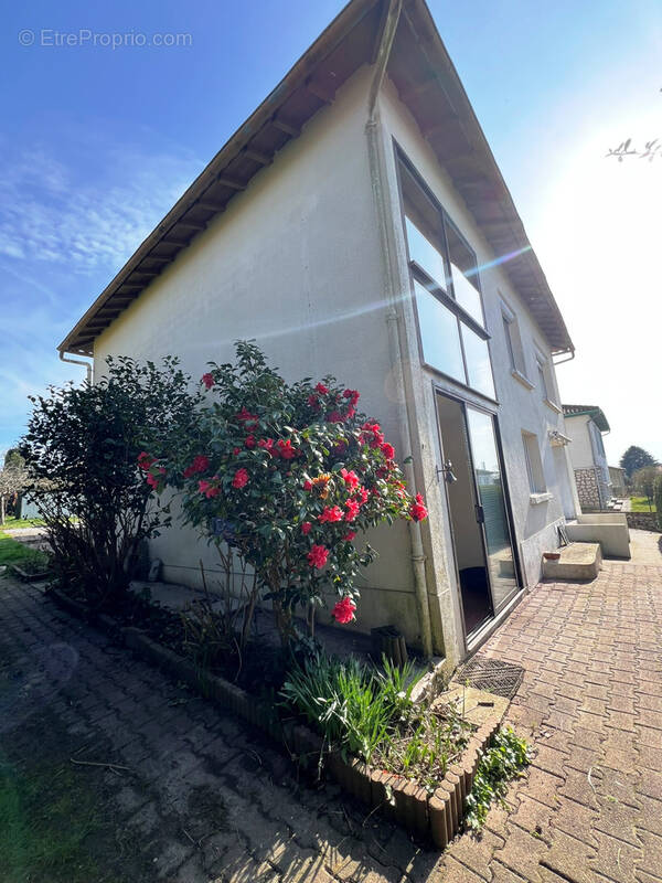 Maison à LA ROCHE-CHALAIS