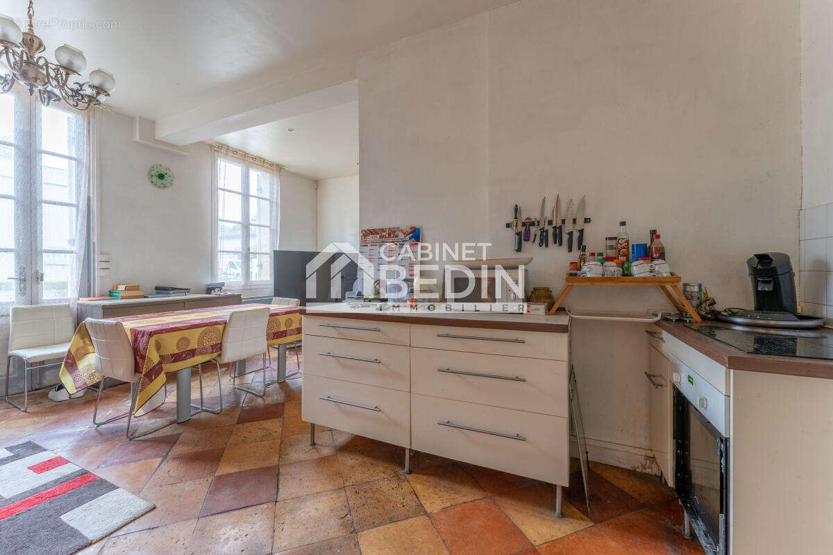 Maison 108 m² à Genissac  - photo 4