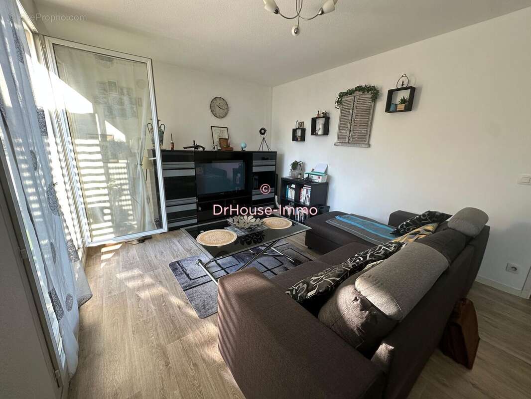 Appartement à PAREMPUYRE