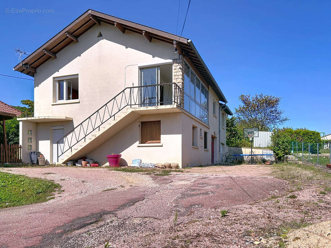 Maison à CRECHES-SUR-SAONE