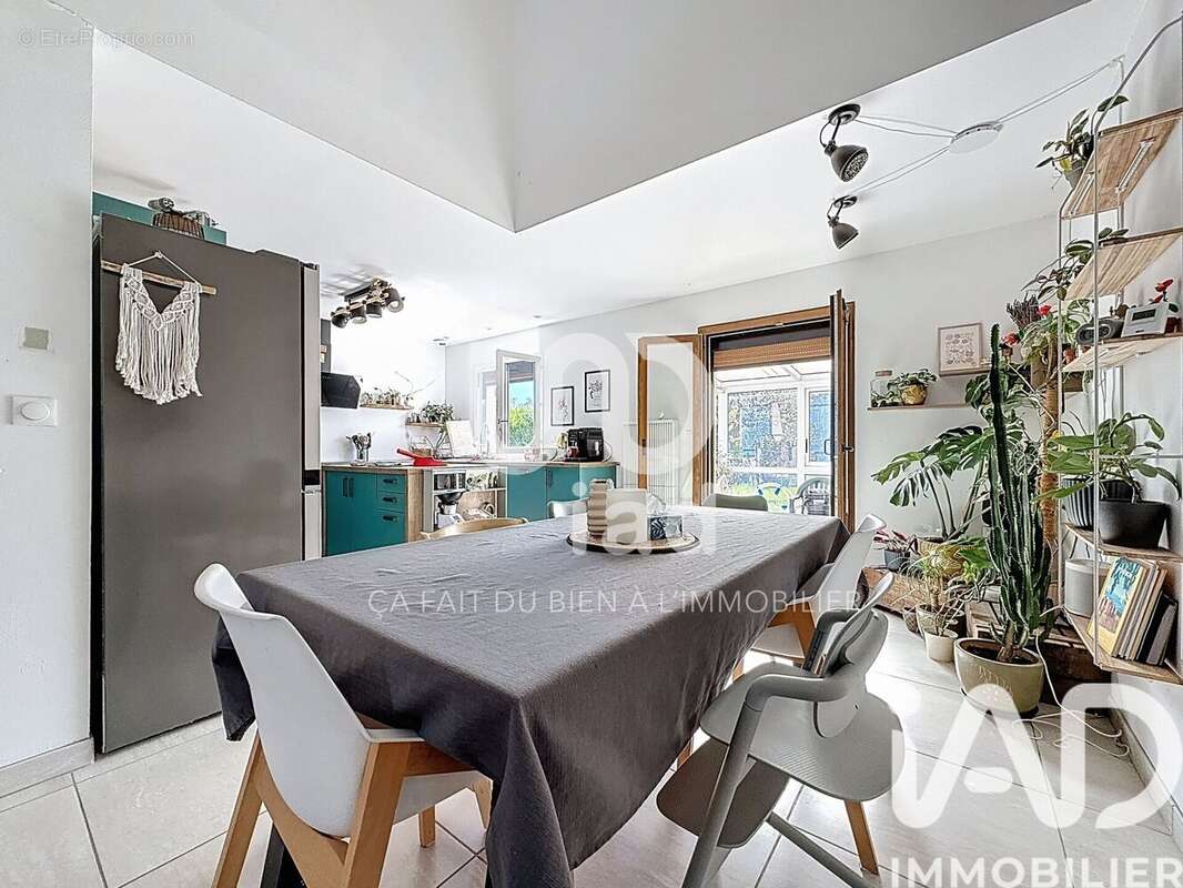 Photo 3 - Maison à SAINTRY-SUR-SEINE