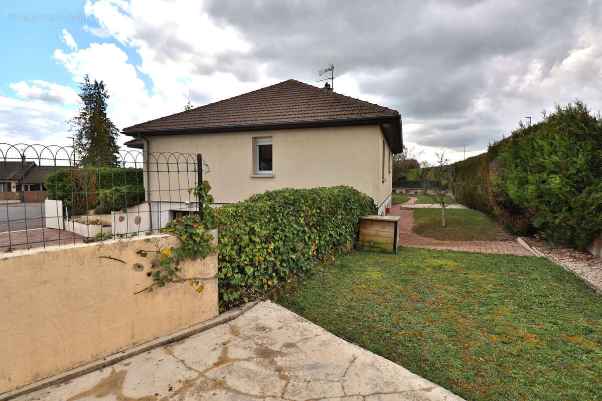 Maison à VILLECHETIF