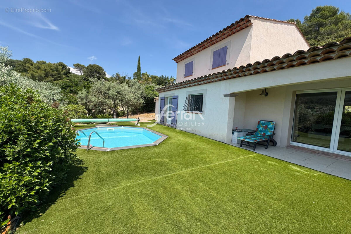 Maison 145 m² à Callas  - photo 1