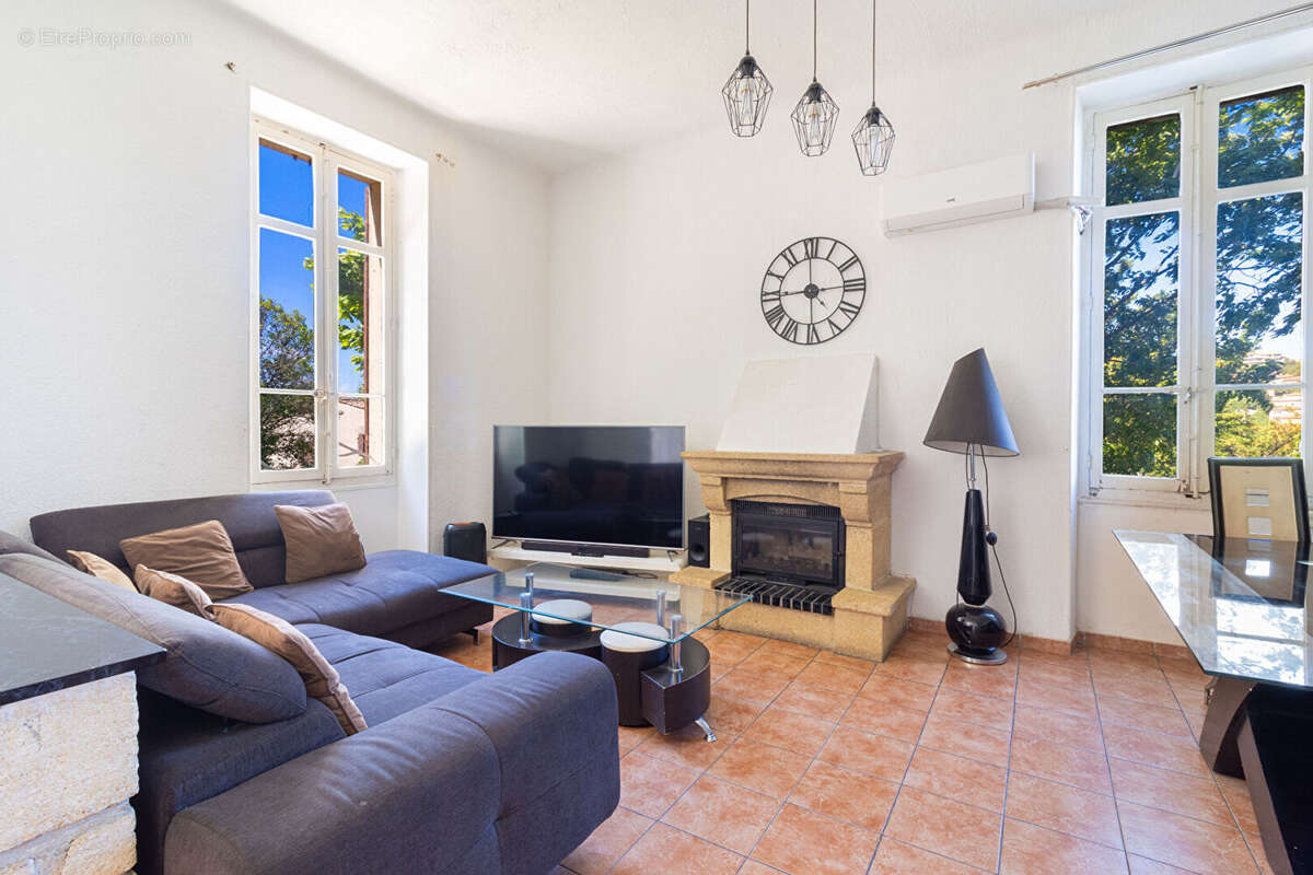 Maison 7 pièces sur 800m2 parcelle 13015 Marseille - photo 6