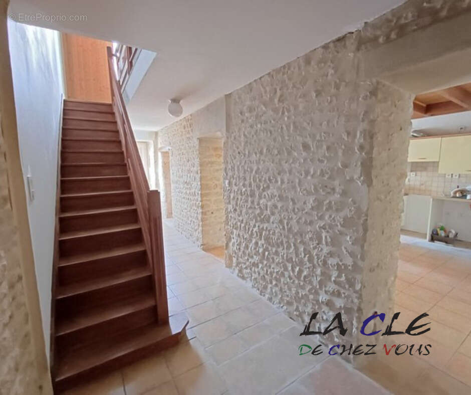 Maison à COULONGES-SUR-L'AUTIZE