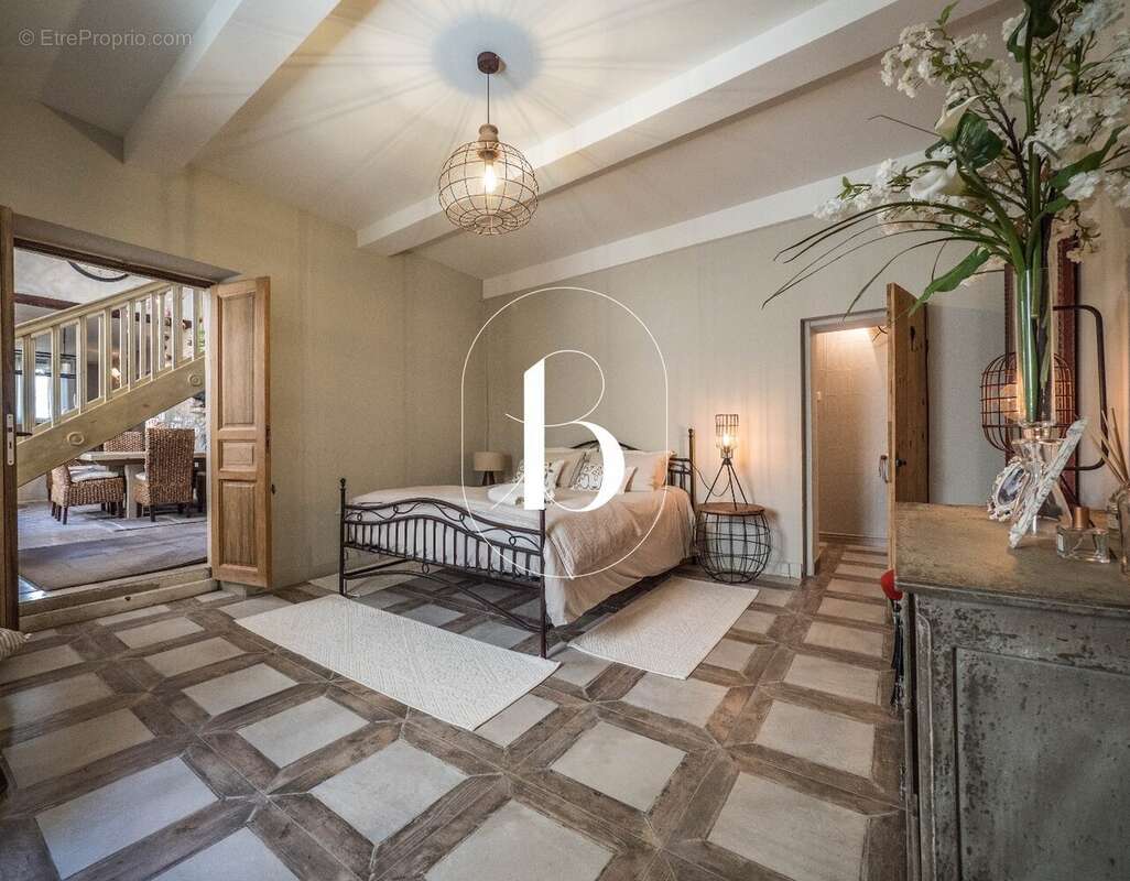 Maison à SAINT-LAURENT-DE-CARNOLS