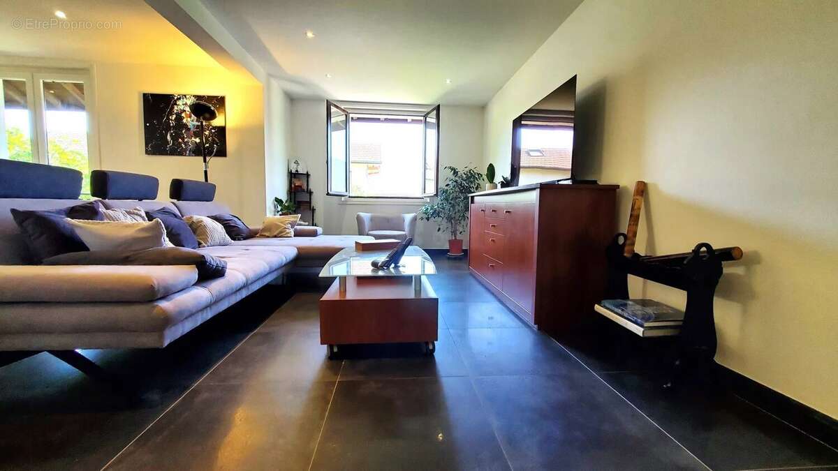 Maison à VETRAZ-MONTHOUX