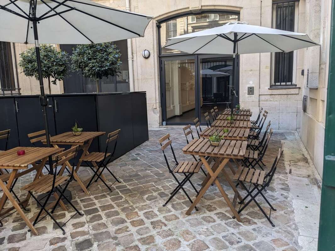 Autre à PARIS-9E