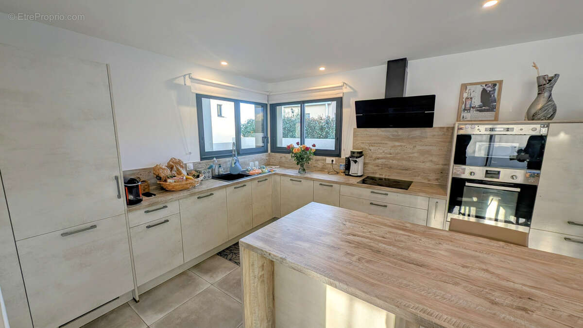 Maison à LAROQUE-DES-ALBERES