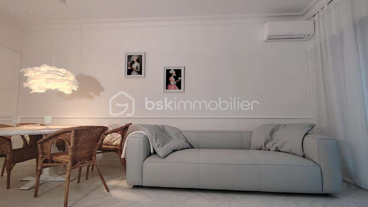 Appartement à LA ROQUETTE-SUR-SIAGNE