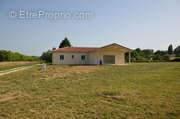 002 - Maison à MAIGNAUT-TAUZIA