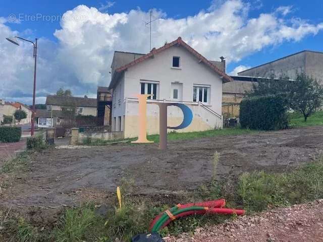 Terrain à SAINT-DENIS-DE-CABANNE