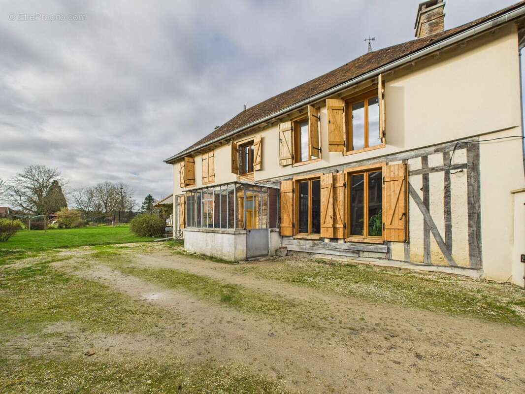 Maison à VILLY-LE-MARECHAL