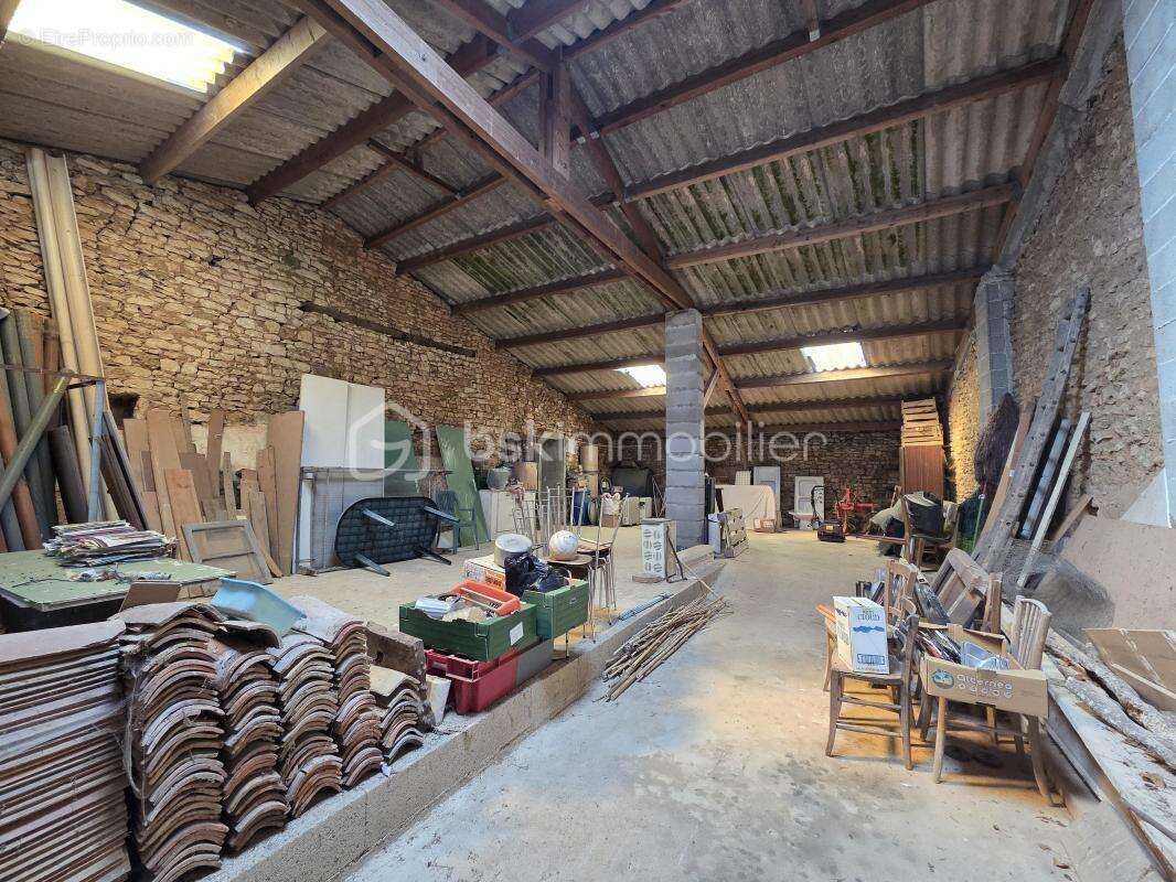 Maison en pierre à rénover au calme - photo 11