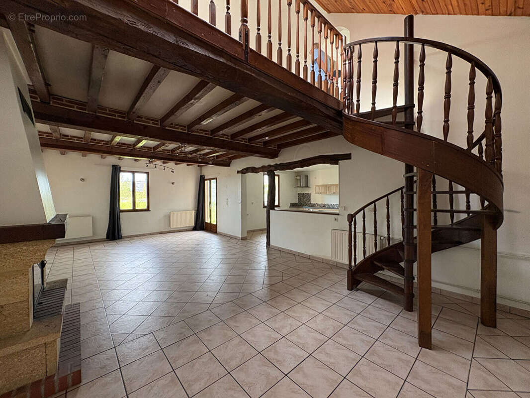 Maison à vendre - Yvetot - 149 m² - 4 chambres - Terrain 550 m² - photo 2