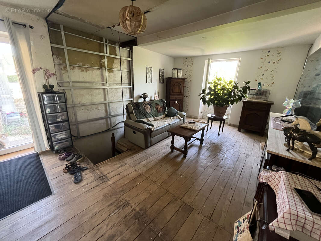 Maison sur 2 niveaux avec jardin, dépendance de 80 m2 et beaux volumes   Fumel - photo 9