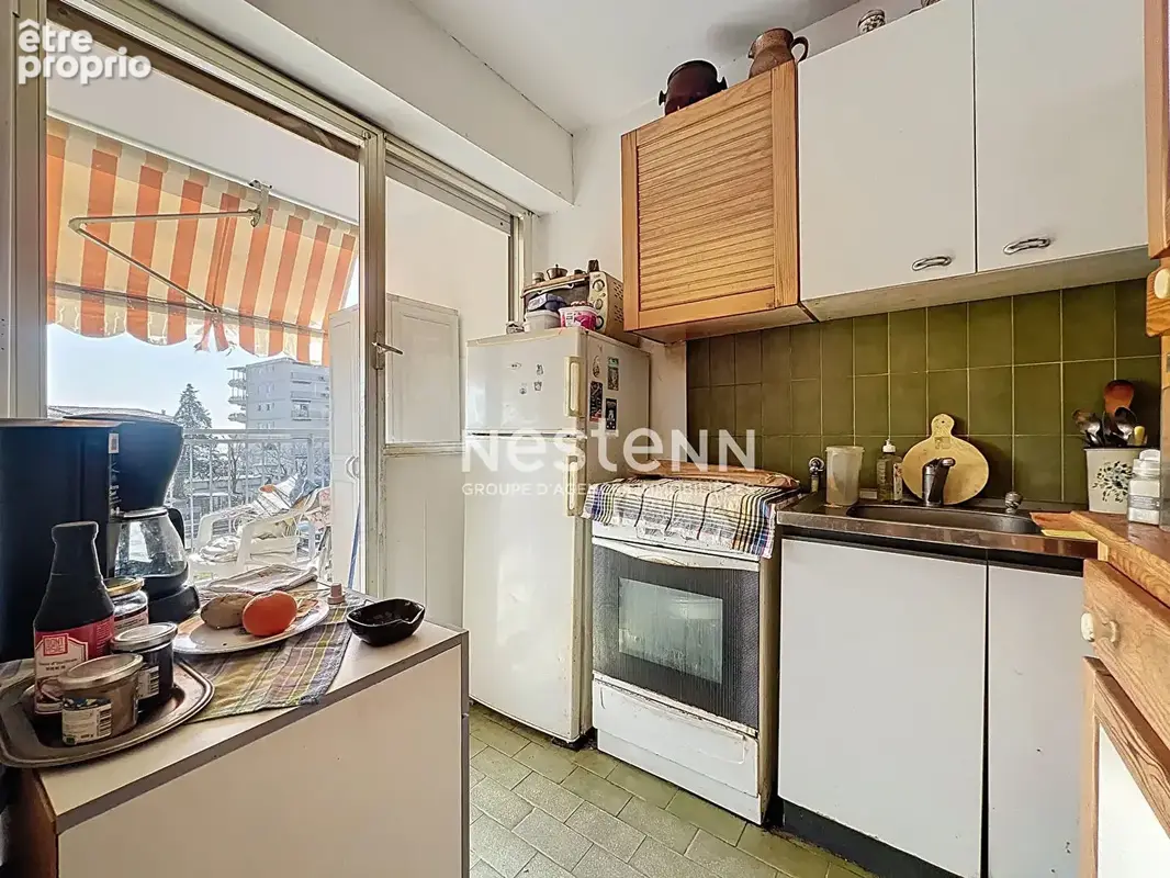 Golfe Juan - Studio - 32m² - Aperçu mer - Terrasse - Sud -  Centre ville - photo 6
