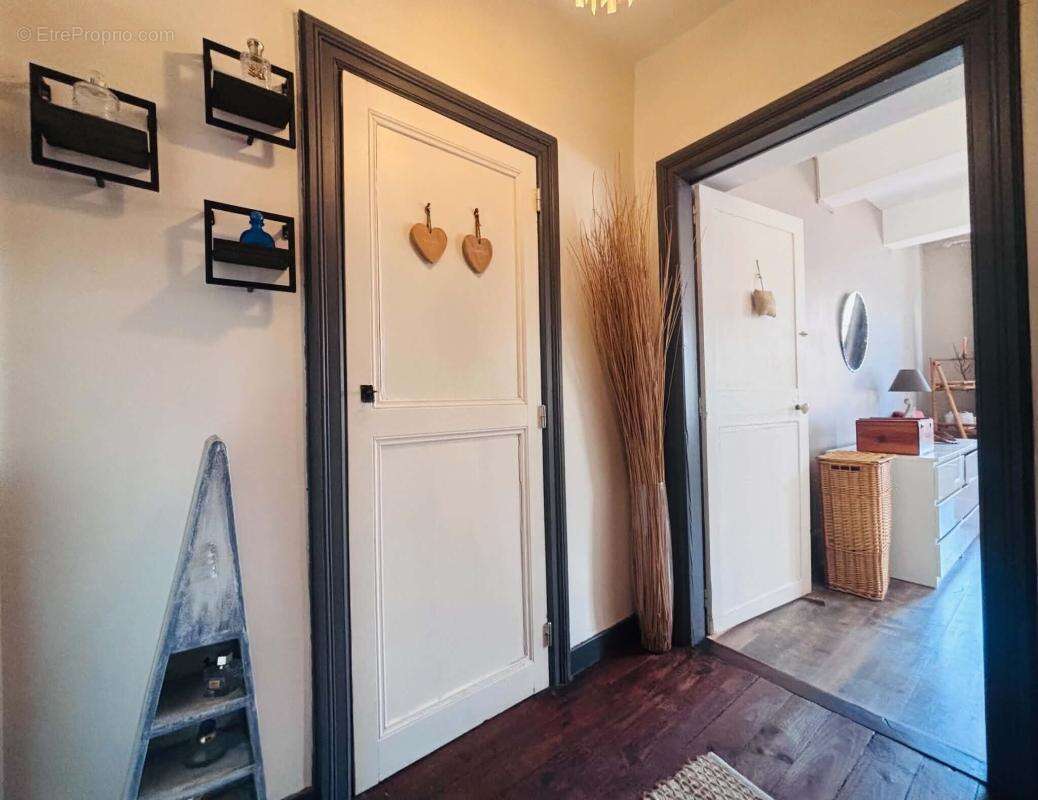 Maison de ville renovee - proche commodites - photo 2