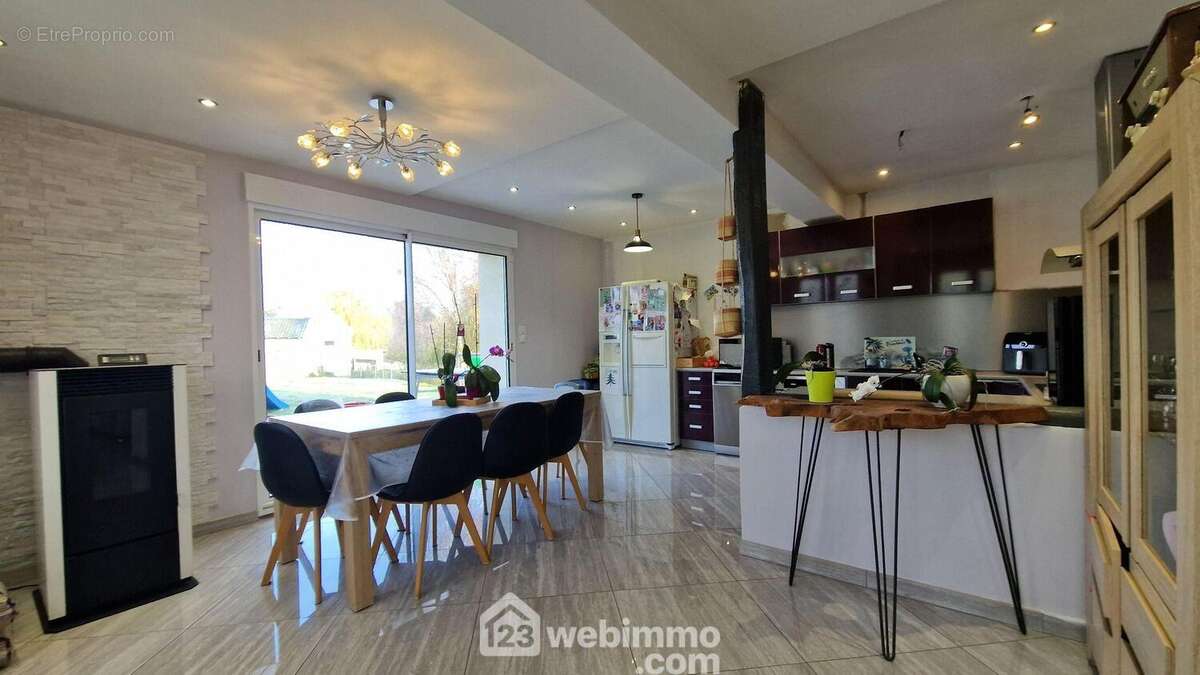 Une cuisine spacieuse de 26 m² - Maison à SAINT-GOBAIN