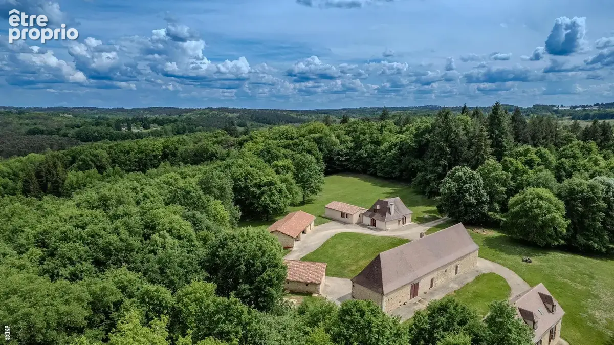 Domaine d'exception sur 100 hectares de forêt privée et bâtis en pierre. Vidéo sur demande - photo 7