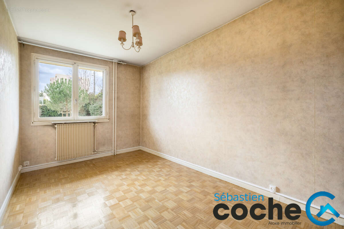 Appartement à SAINT-GENIS-LAVAL