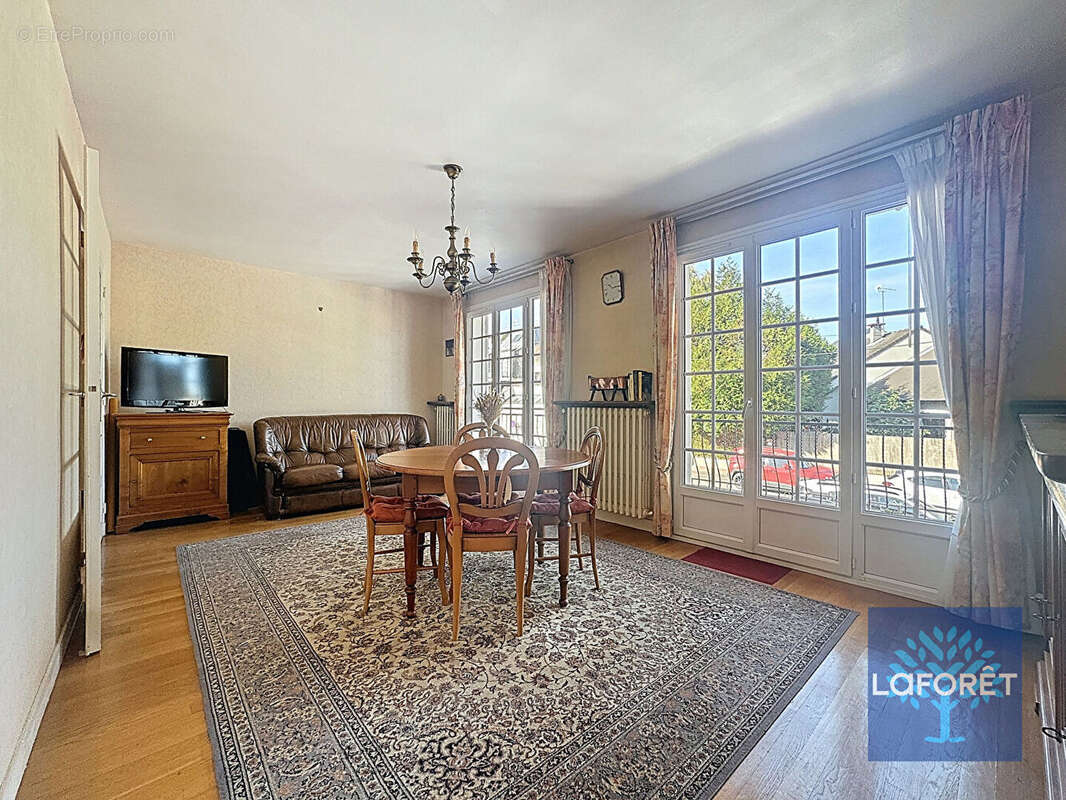 Maison à CHILLY-MAZARIN