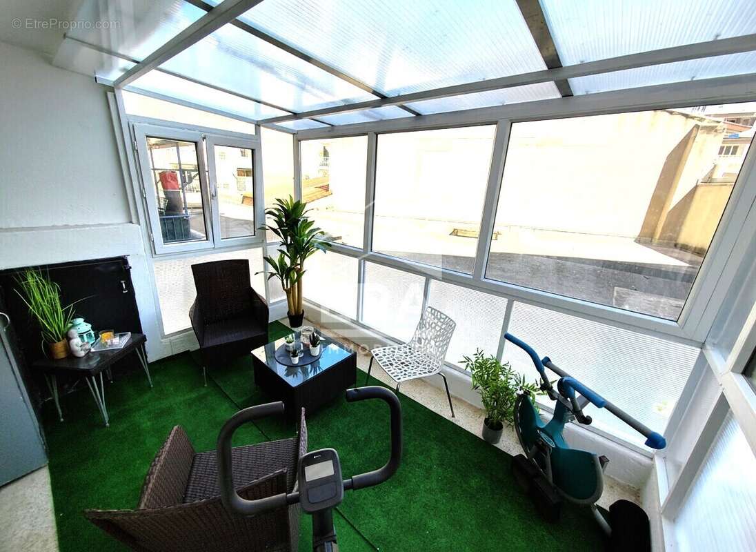 Appartement à MARSEILLE-5E