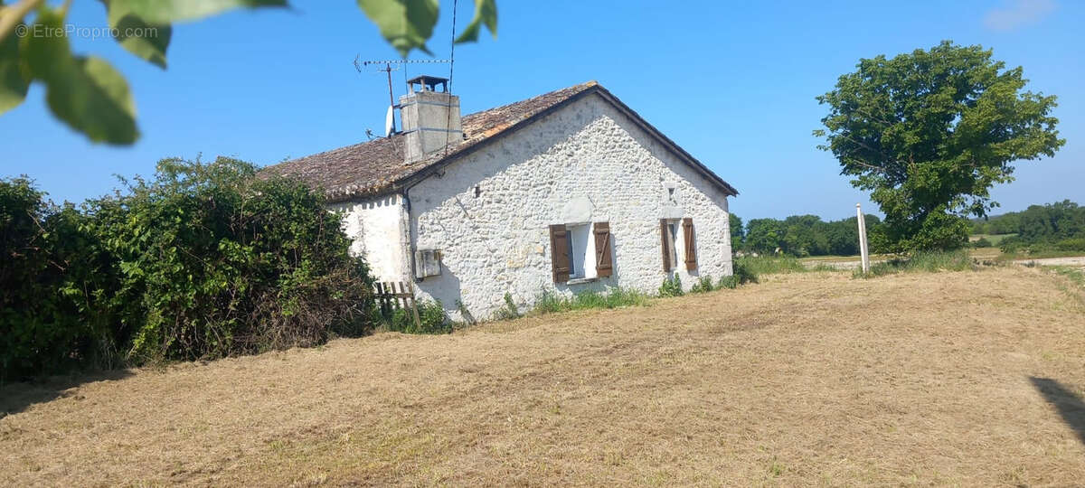 Maison à MONTAIGU-DE-QUERCY