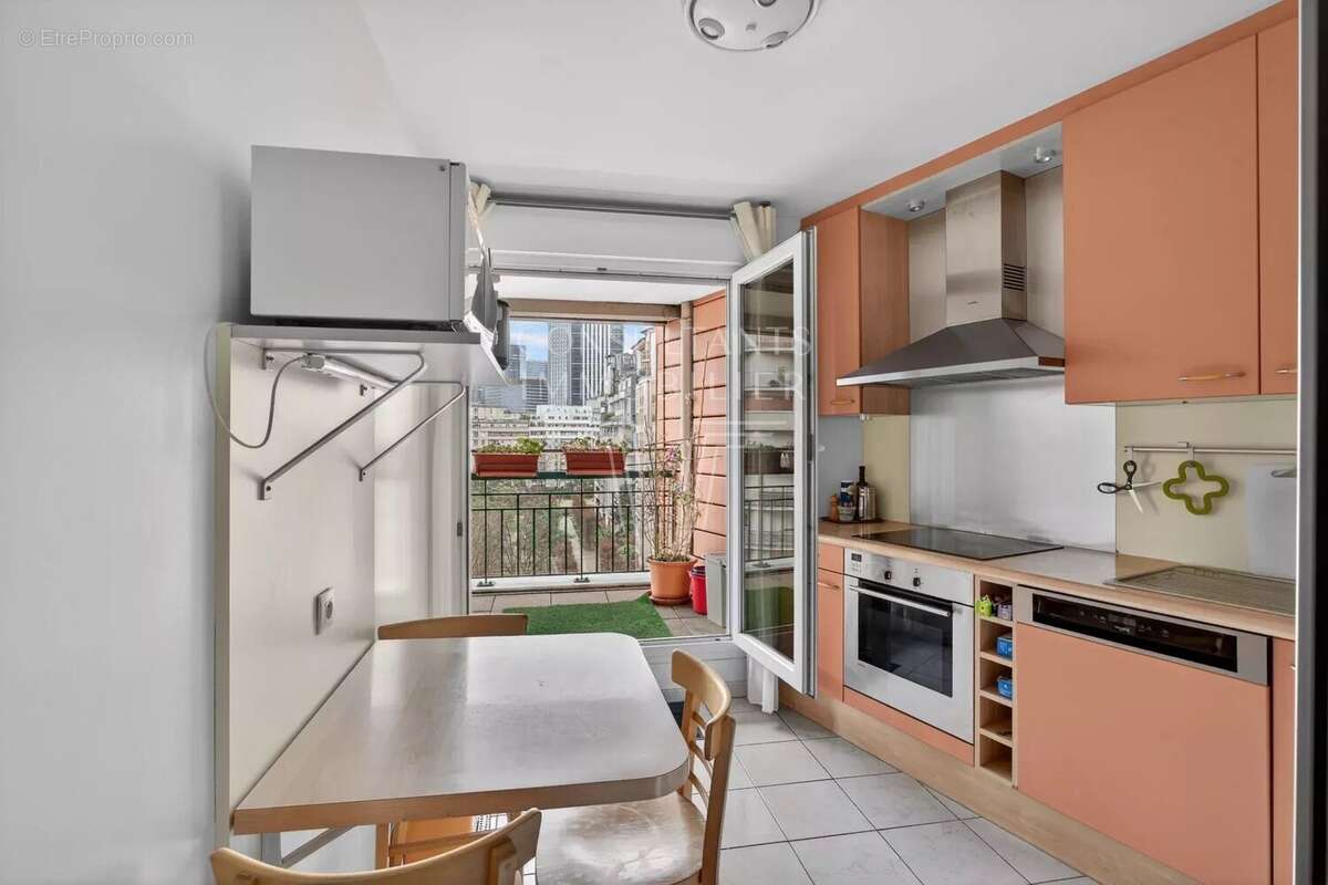 Appartement à COURBEVOIE
