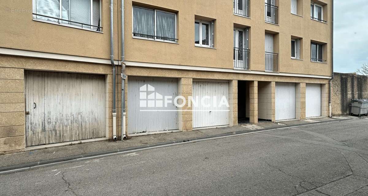 Monteux centre-ville – Appartement T3 de 62 m² rénové avec loggia, garage et cave - photo 7