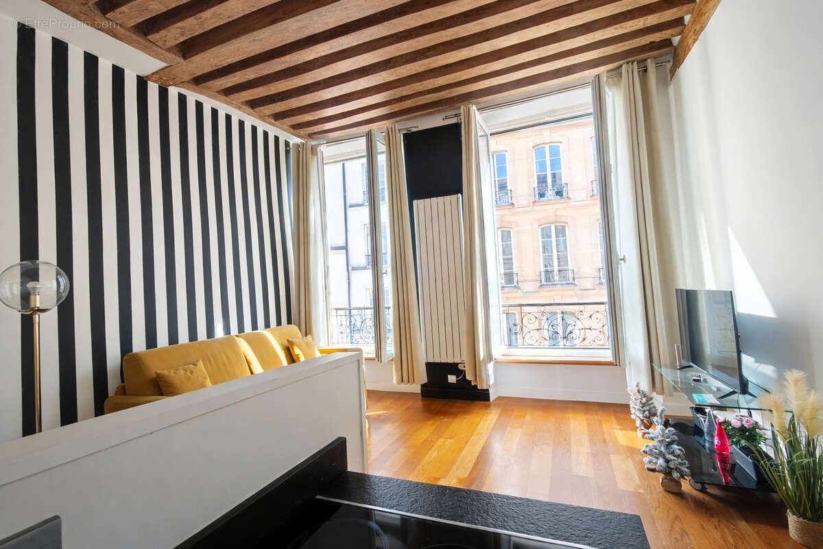 Appartement à PARIS-1E