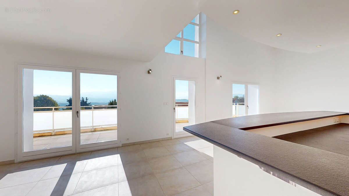 Appartement à CRANVES-SALES