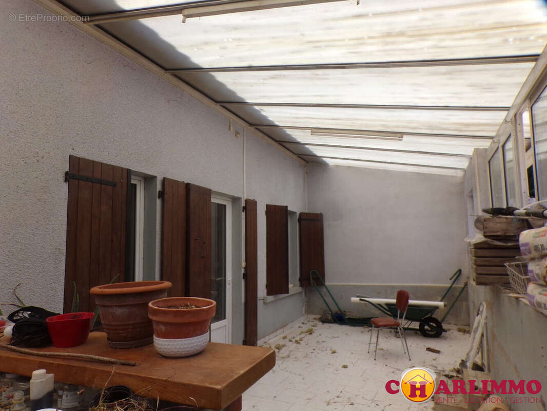 Maison 116 m² à Les Salles-Lavauguyon  - photo 7
