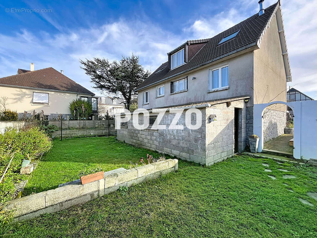 Maison à DONVILLE-LES-BAINS