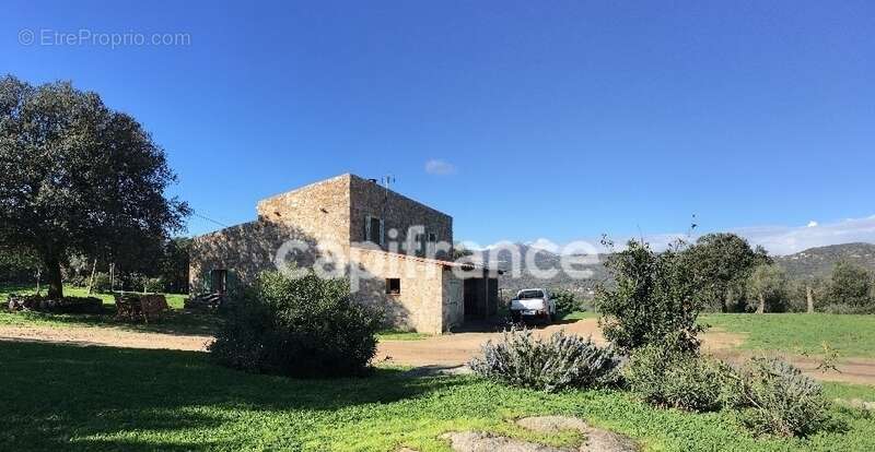 EXCLUSIVITE : Proche de L'ILE ROUSSE, Plaine du Reginu, propriété en pierre T5 161 m² sur 1.96 ha de terrain - photo 2