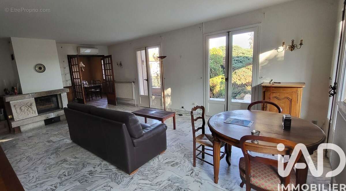 Photo 3 - Maison à SAINT-GENIS-LAVAL