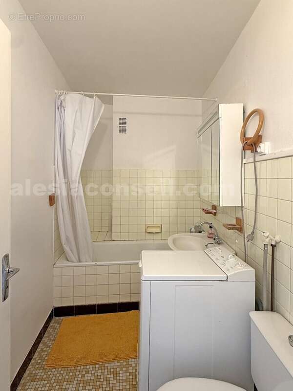 comm33-long-sdb - Appartement à PARIS-14E