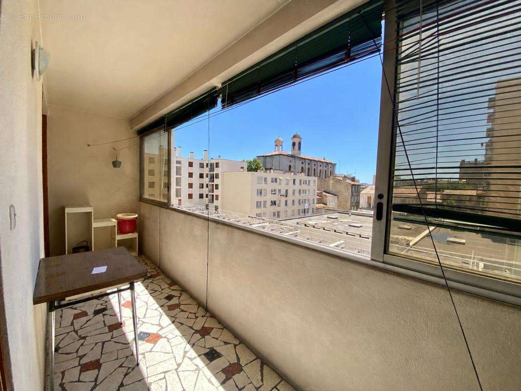 Appartement à MARSEILLE-4E