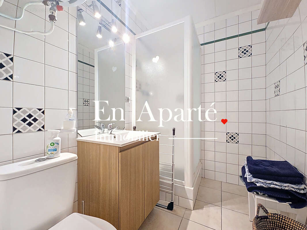 Appartement à DONVILLE-LES-BAINS