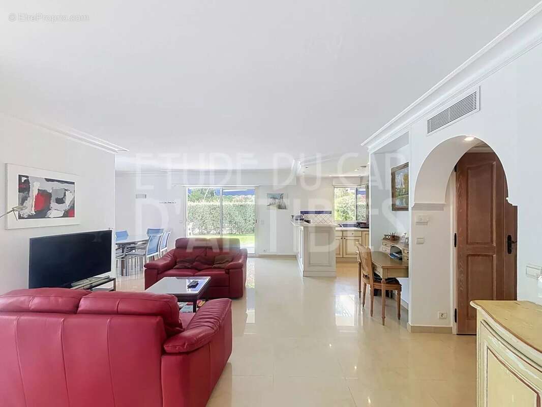Appartement de standing dans résidence avec piscine. 2 chambres - 2 bains. Orée du Cap d'Antibes - photo 3
