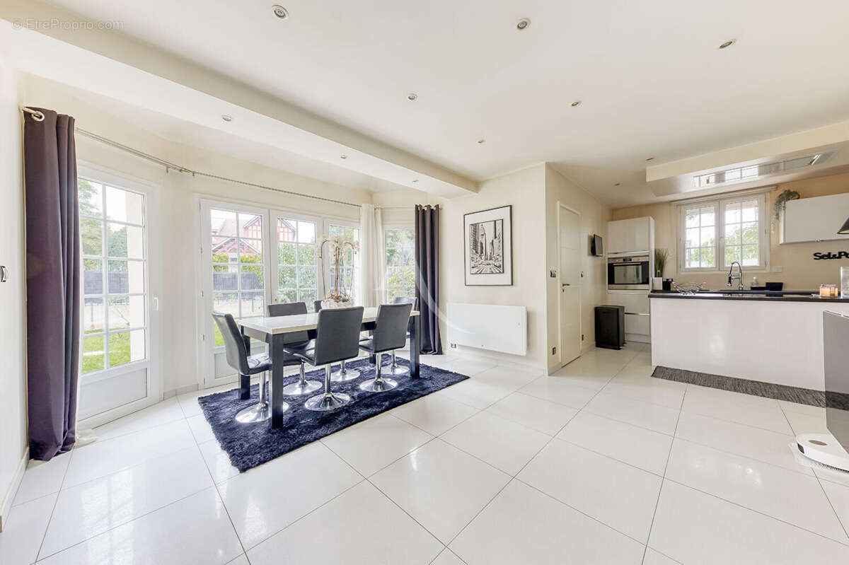 Maison à VAIRES-SUR-MARNE