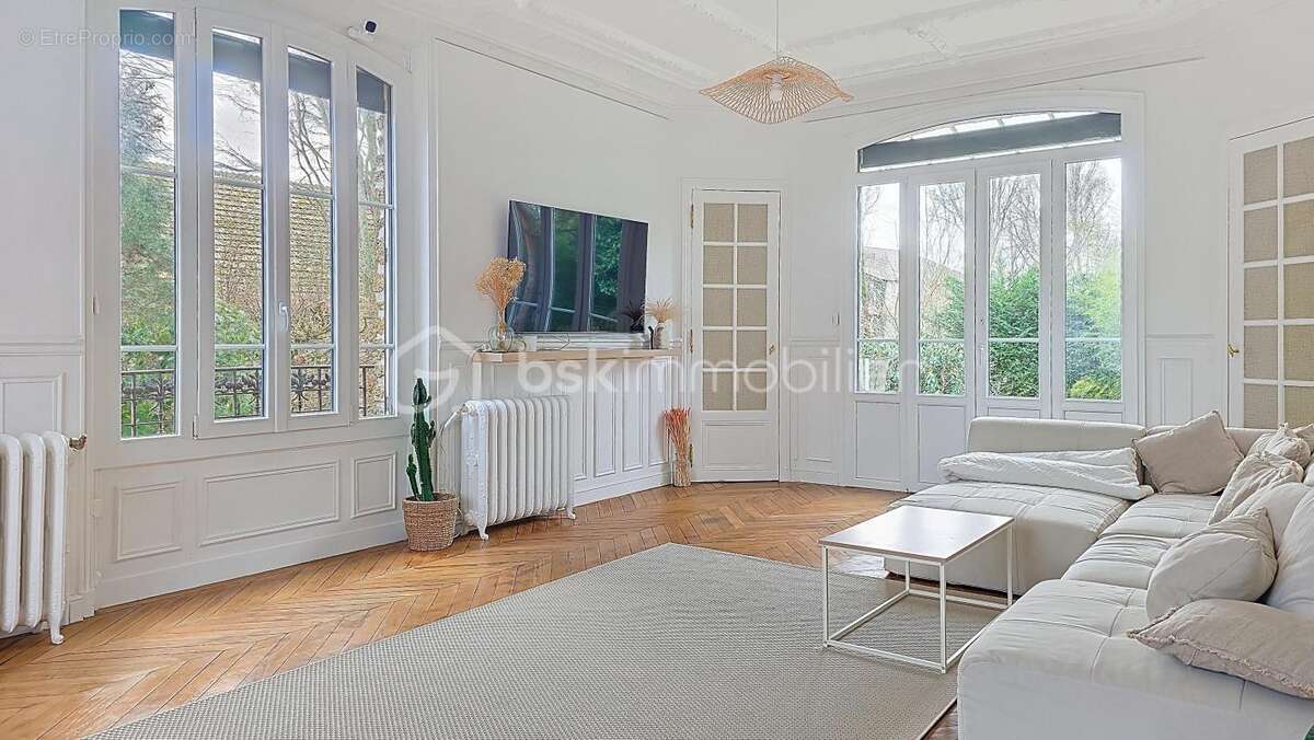 Maison à CHEVRY-COSSIGNY