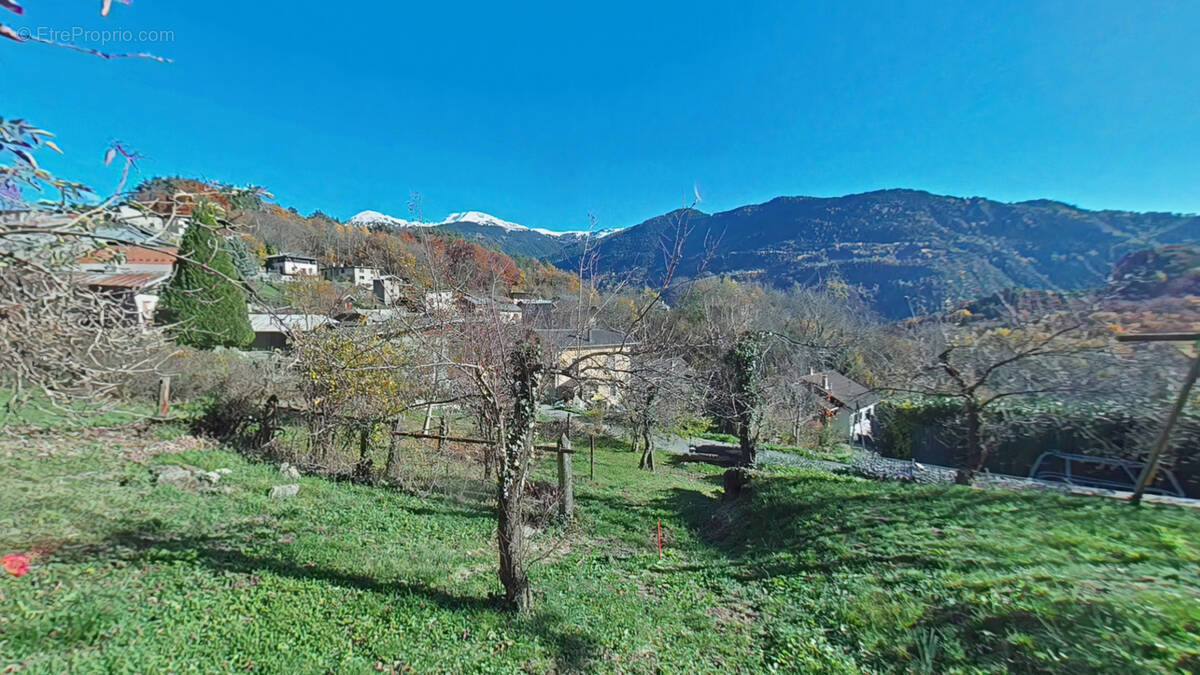 Terrain à HAUTECOUR