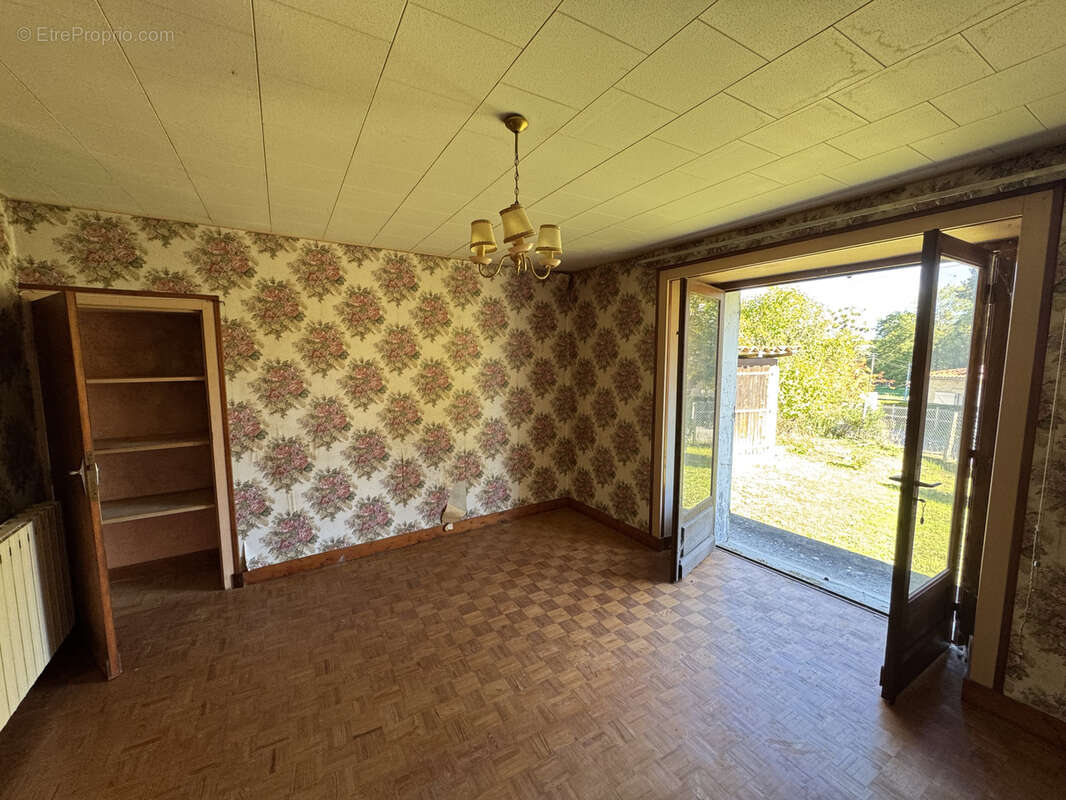 Maison à BARBEZIEUX-SAINT-HILAIRE