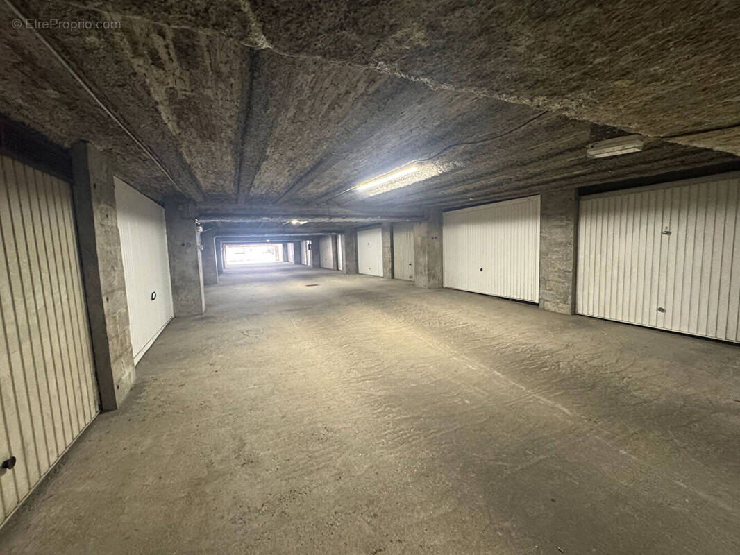 Parking à BORDEAUX