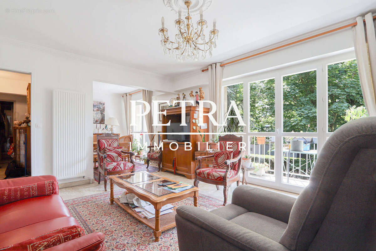 Appartement à L&#039;HAY-LES-ROSES