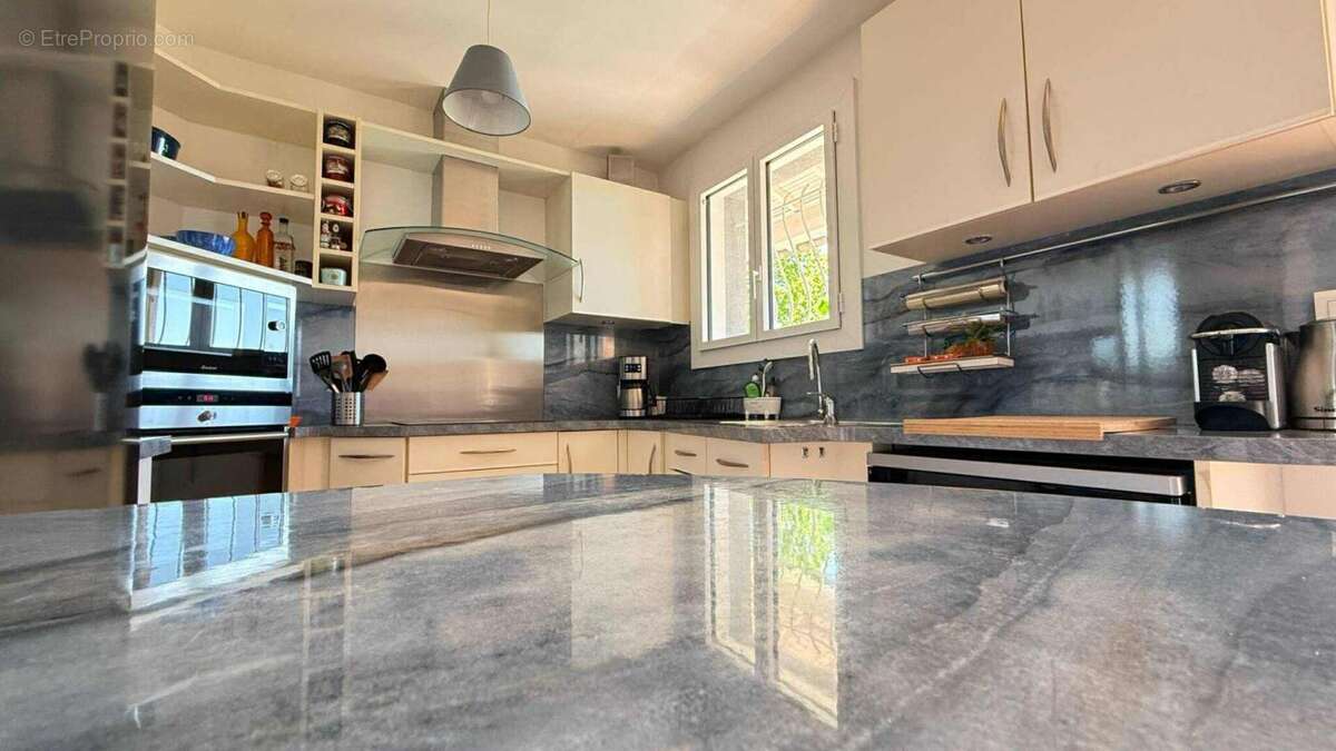 Maison à LACROIX-FALGARDE