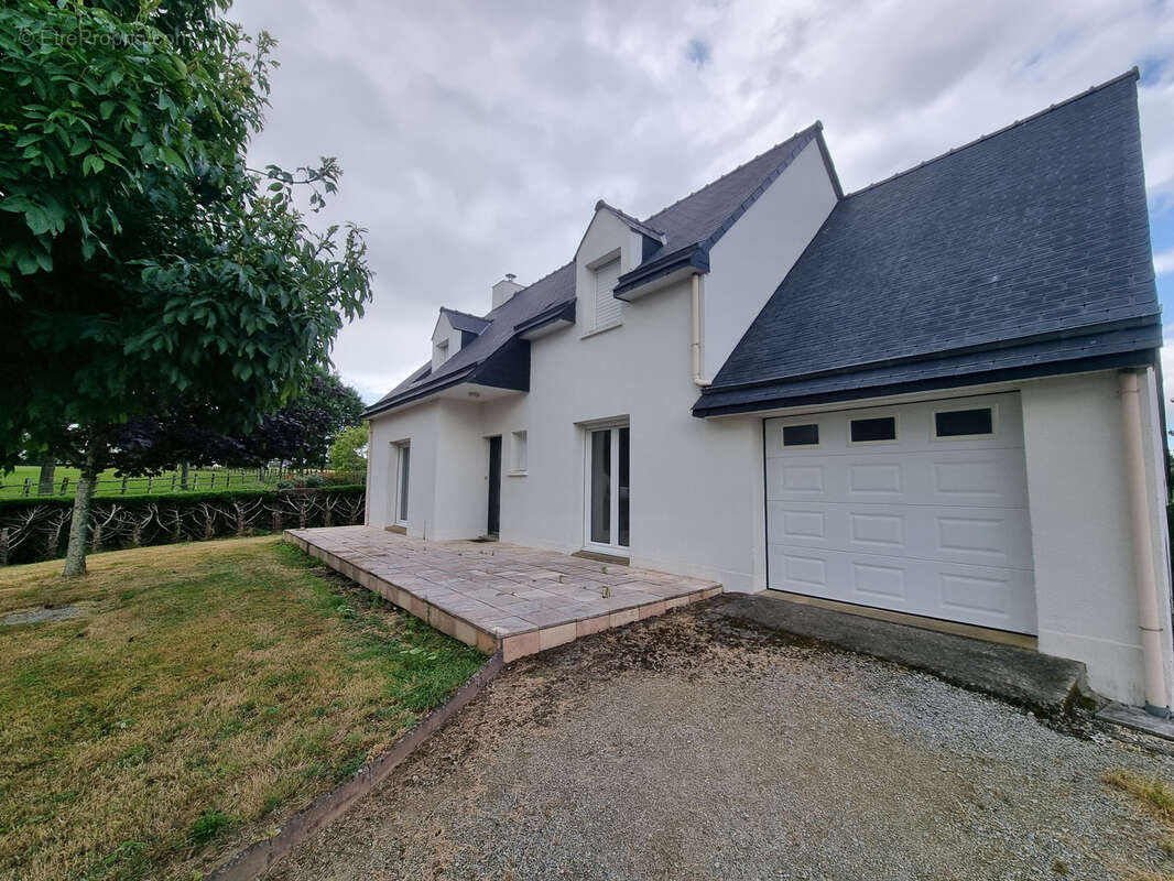 Maison à SAINT-ERBLON